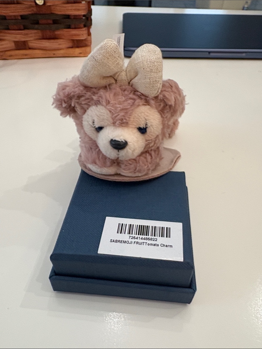 Shellie May Magnetic Shoulder Pal Disneyland Hong Kong